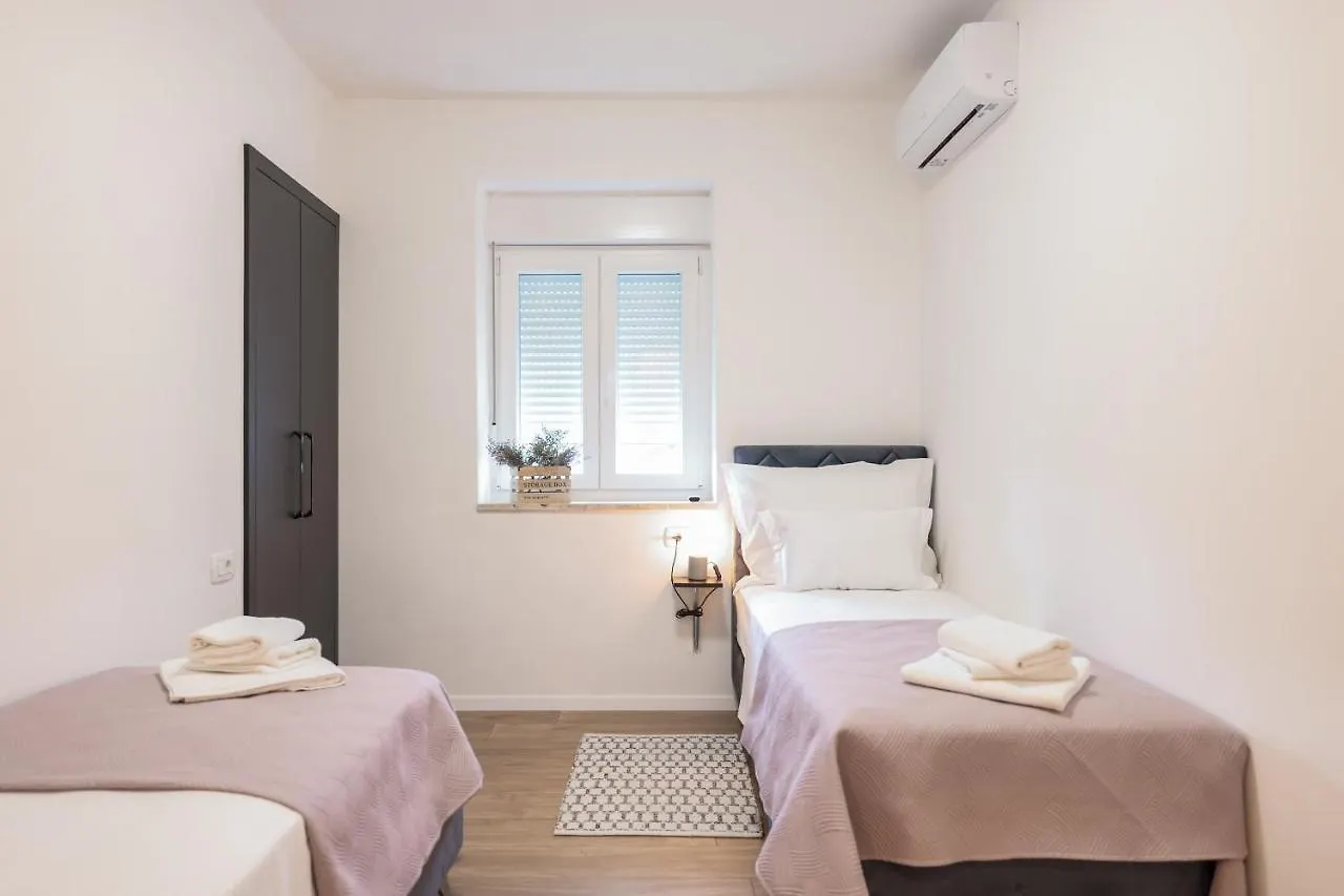 Apartment Elly Zadar 0*,